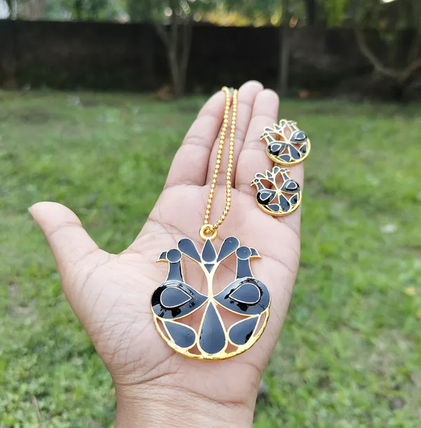 Assamese_Traditional_Gold_Plated_Black_Colour_Mayur_Design_Chain_Jewellery_Set_For_Women